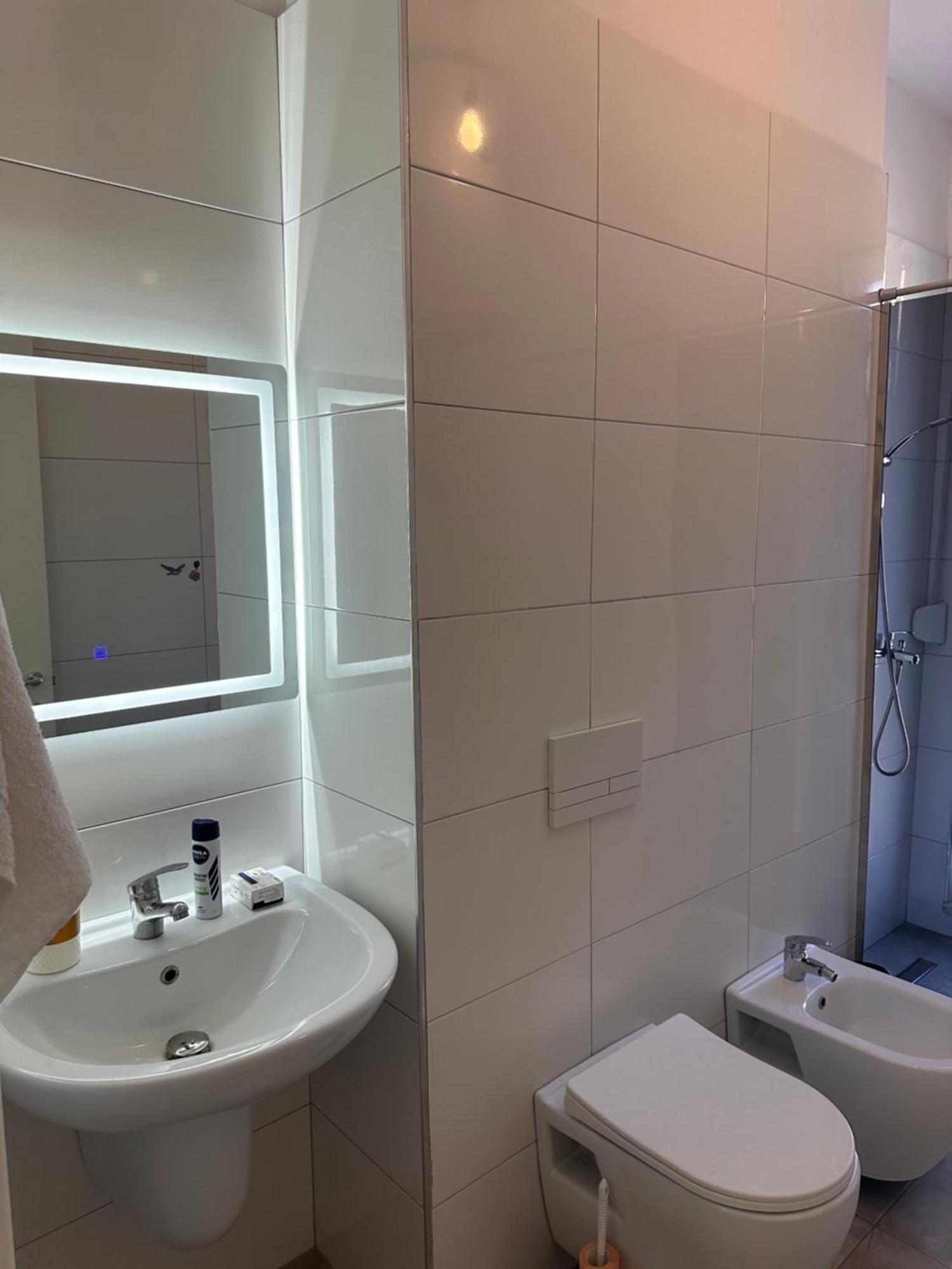 Bratti'S Apartment Near Tirana Center And Mother Teresa Airport Bagian luar foto