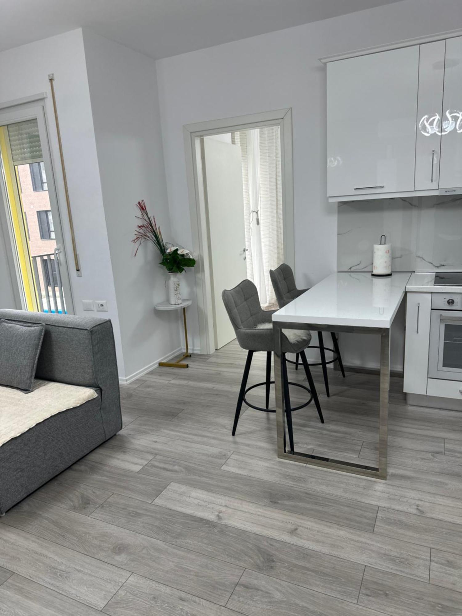 Bratti'S Apartment Near Tirana Center And Mother Teresa Airport Bagian luar foto
